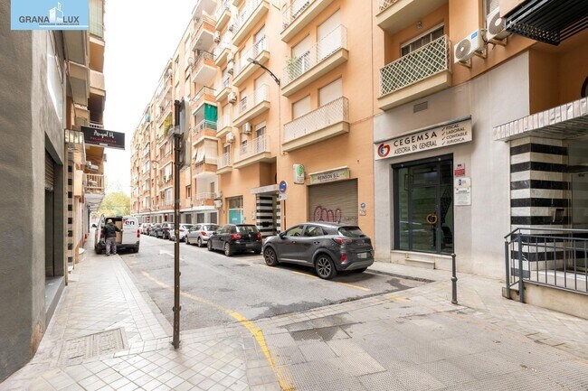 Más detalles de Calle Nazaríes, Granada - Local en venta