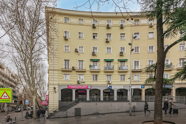 Más detalles de Glorieta Marqués de Vadillo, 1, Madrid - Local en alquiler