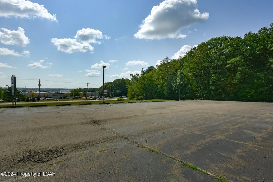 832 Airport Rd, Hazle Township, PA en venta - Foto del edificio - Imagen 3 de 52