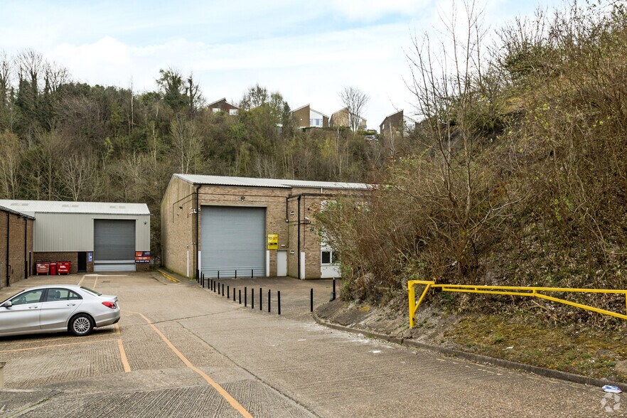 Unit B4 Ullswater Cres, Coulsdon en alquiler - Foto del edificio - Imagen 3 de 3