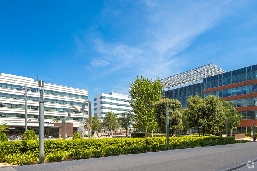 Oficina en Avinguda Sant Ferran, 38, Cornellà de Llobregat en alquiler - Foto del edificio - Imagen 3 de 3
