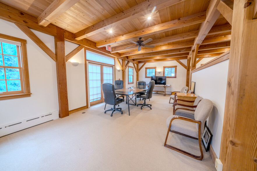 73 Elm St, Camden, ME en venta - Foto del interior - Imagen 3 de 86