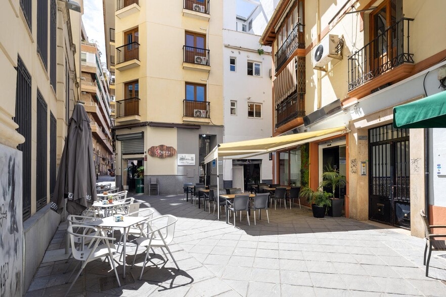 Local en Granada en venta - Foto del edificio - Imagen 1 de 20