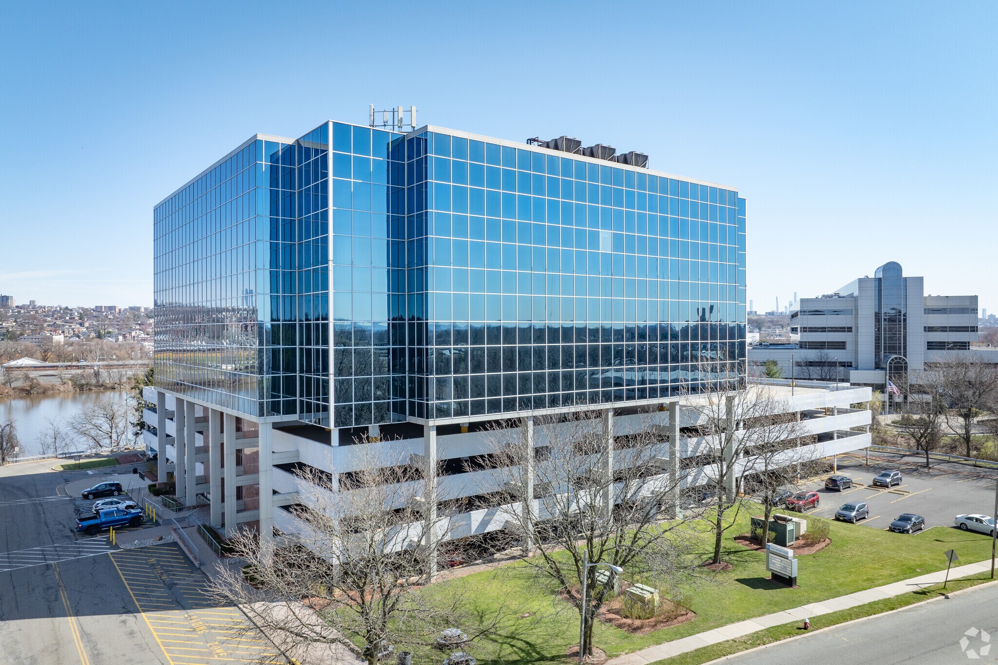 65 Challenger Rd, Ridgefield Park, NJ en alquiler Foto principal- Imagen 1 de 8