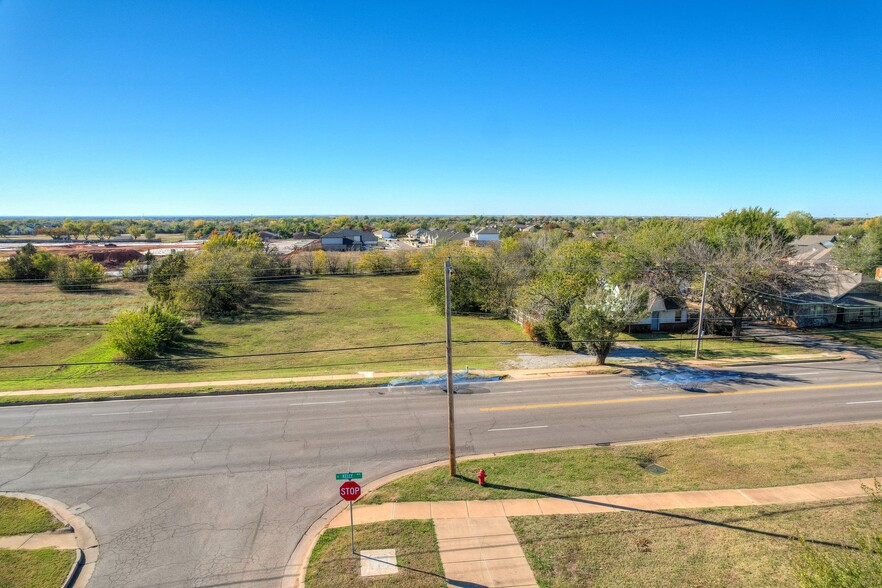 15 N Kelly Ave, Edmond, OK en venta - Vista aérea - Imagen 3 de 5