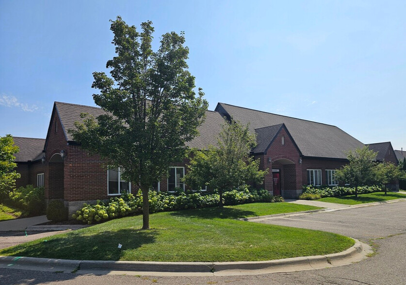 38221 Mound Rd, Sterling Heights, MI en alquiler - Foto del edificio - Imagen 1 de 5