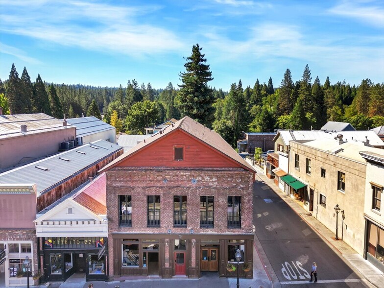 233 Broad St, Nevada City, CA en venta - Foto del edificio - Imagen 2 de 106