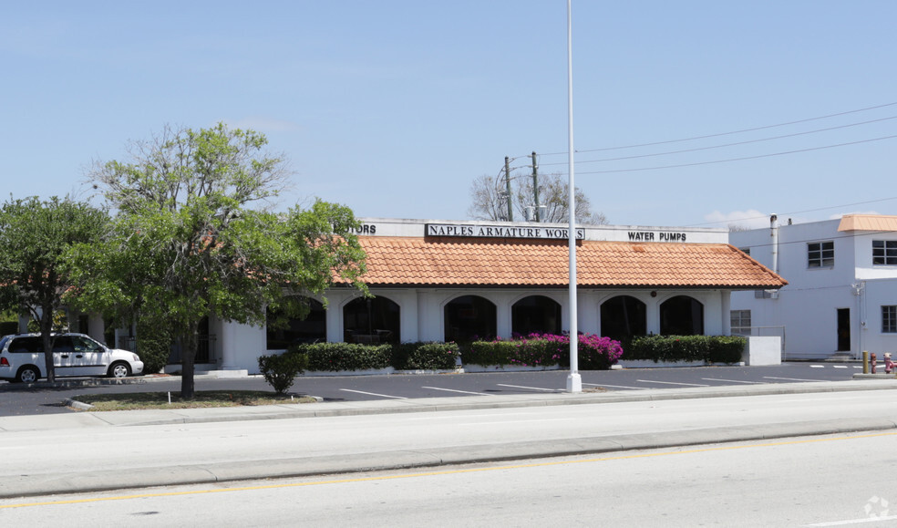 1095 5th Ave S, Naples, FL en alquiler - Foto del edificio - Imagen 2 de 5