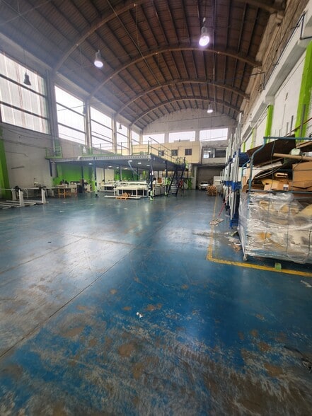 Nave en L'Hospitalet de Llobregat, Barcelona en alquiler - Foto del edificio - Imagen 2 de 9