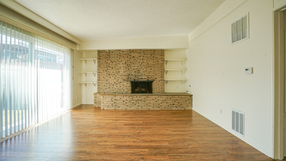 10211-10215 England Ave, Inglewood, CA en venta - Foto del edificio - Imagen 3 de 14