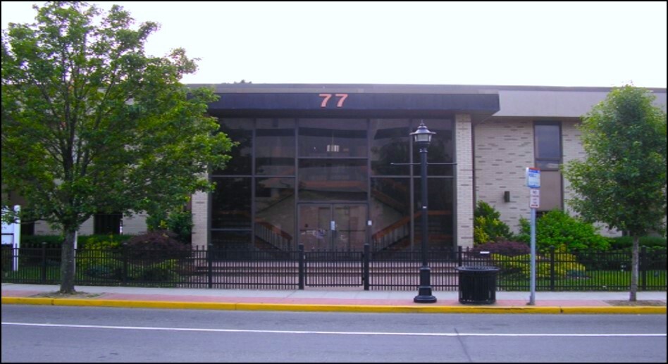 77 Newbridge Rd, Hicksville, NY en alquiler Foto del edificio- Imagen 1 de 1