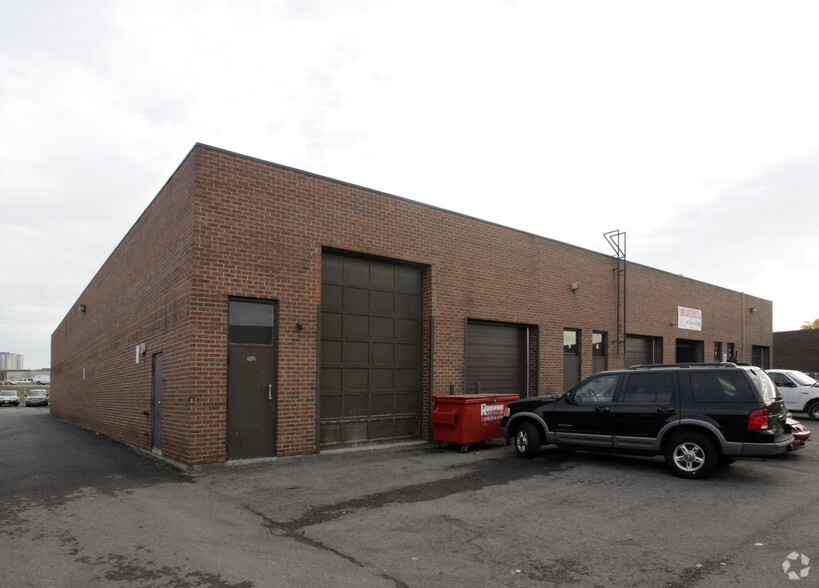 789 Arrow Rd, Toronto, ON en venta - Foto del edificio - Imagen 2 de 2