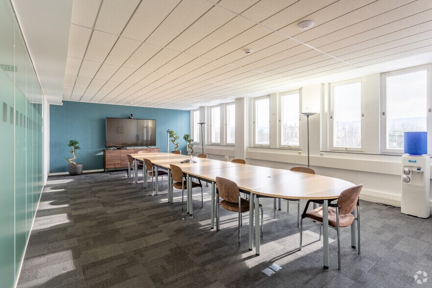 Montpellier Dr, Cheltenham en venta - Foto del interior - Imagen 3 de 15