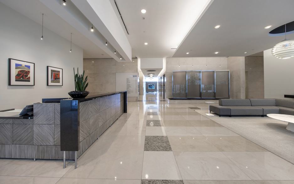 909 N Pacific Coast Hwy, El Segundo, CA en alquiler - Lobby - Imagen 3 de 4