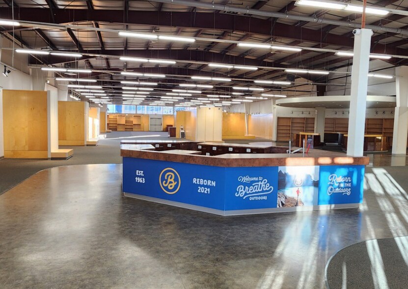 10951 170 STREET NW cartera de 2 inmuebles en venta en LoopNet.es - Foto del edificio - Imagen 3 de 9