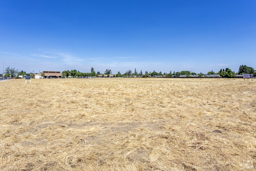 1859 Shaw Ave, Clovis, CA en venta - Foto del edificio - Imagen 2 de 10