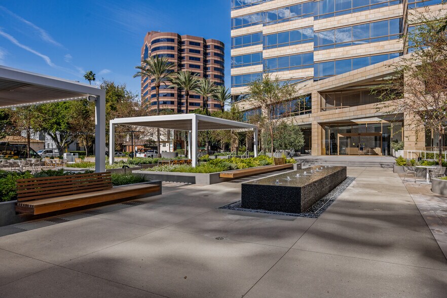 3400 W Riverside Dr, Burbank, CA en alquiler - Foto del edificio - Imagen 3 de 28