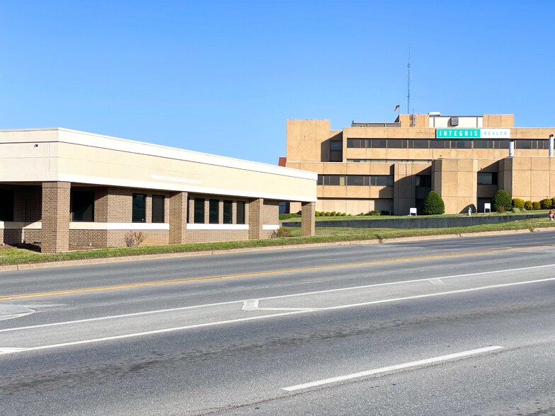 609 Virginia Ave, Ponca City, OK en alquiler - Foto del edificio - Imagen 1 de 50