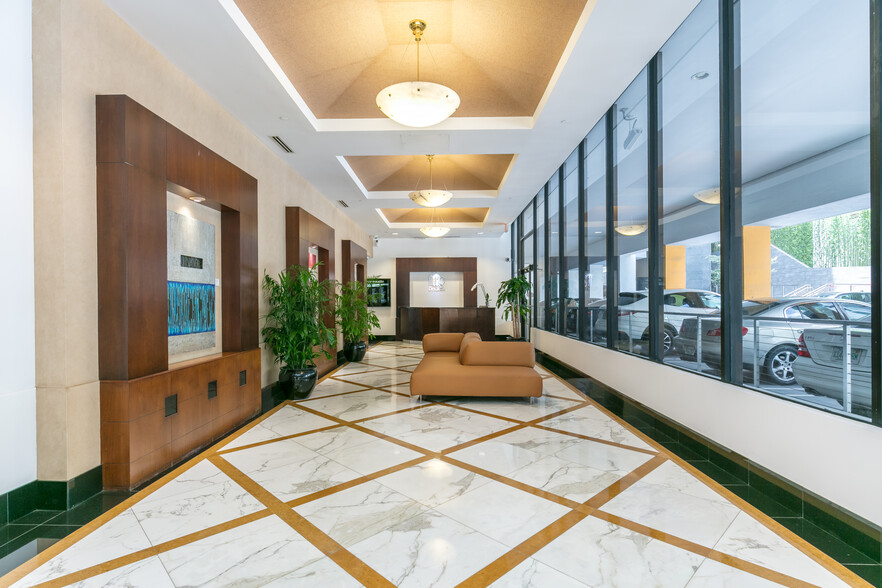 1110 Brickell Ave, Miami, FL en alquiler - Lobby - Imagen 3 de 96