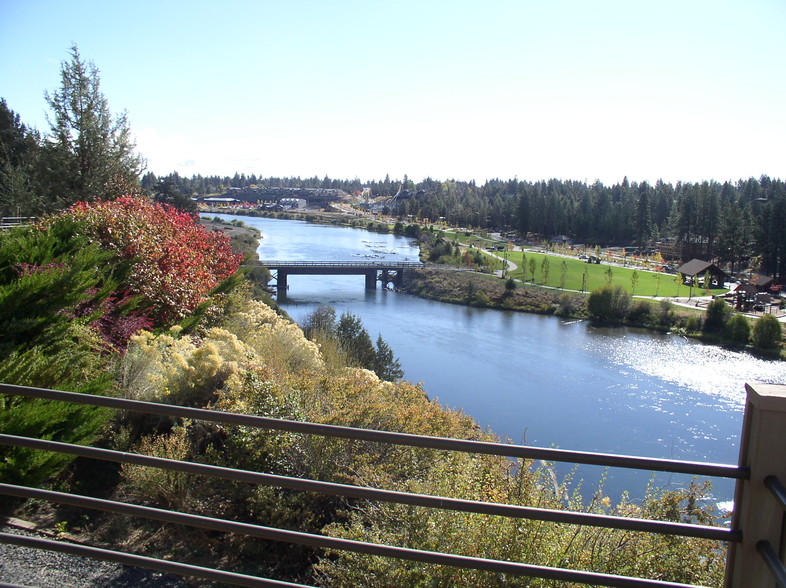 1001 SW Disk Dr, Bend, OR en alquiler - Foto del edificio - Imagen 2 de 23