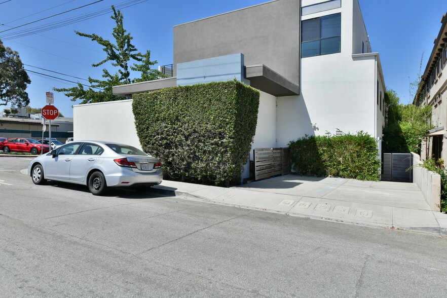 627 Aviation Way, Manhattan Beach, CA en venta - Foto del edificio - Imagen 2 de 9