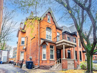 Más detalles de 24 Webster Av, Toronto, ON - Edificio residencial en venta