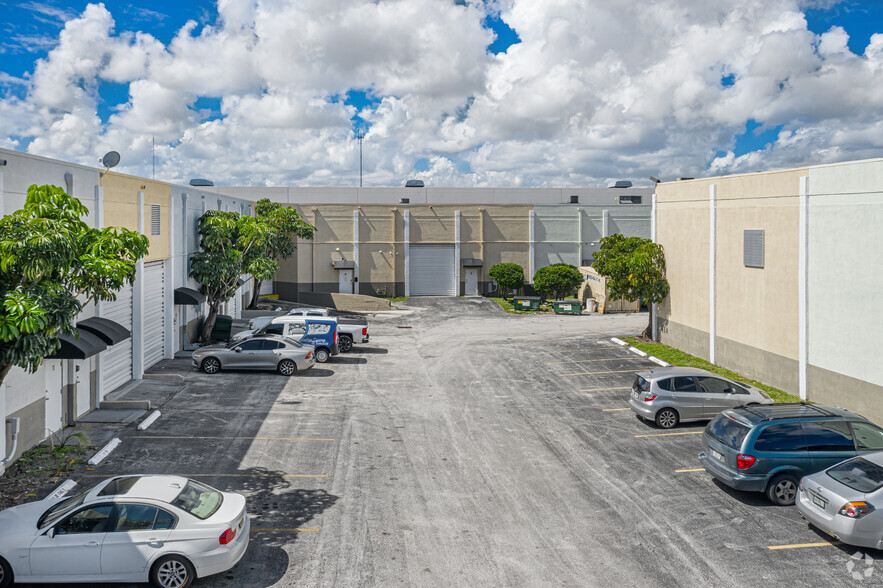 1975-1981 S Park Rd, Hallandale, FL en alquiler - Foto del edificio - Imagen 3 de 19