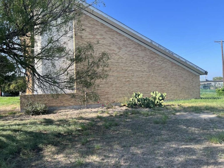 1120 E Sen Carlos Truan Blvd, Kingsville, TX en venta - Foto del edificio - Imagen 3 de 34