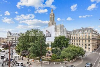 2 Place D'Estienne D'Orves, Paris, PAR - AÉREA vista de mapa