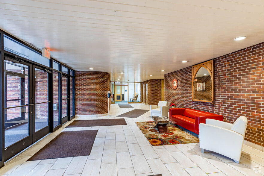 1000 Cliff Mine Rd, Pittsburgh, PA en alquiler - Lobby - Imagen 3 de 6