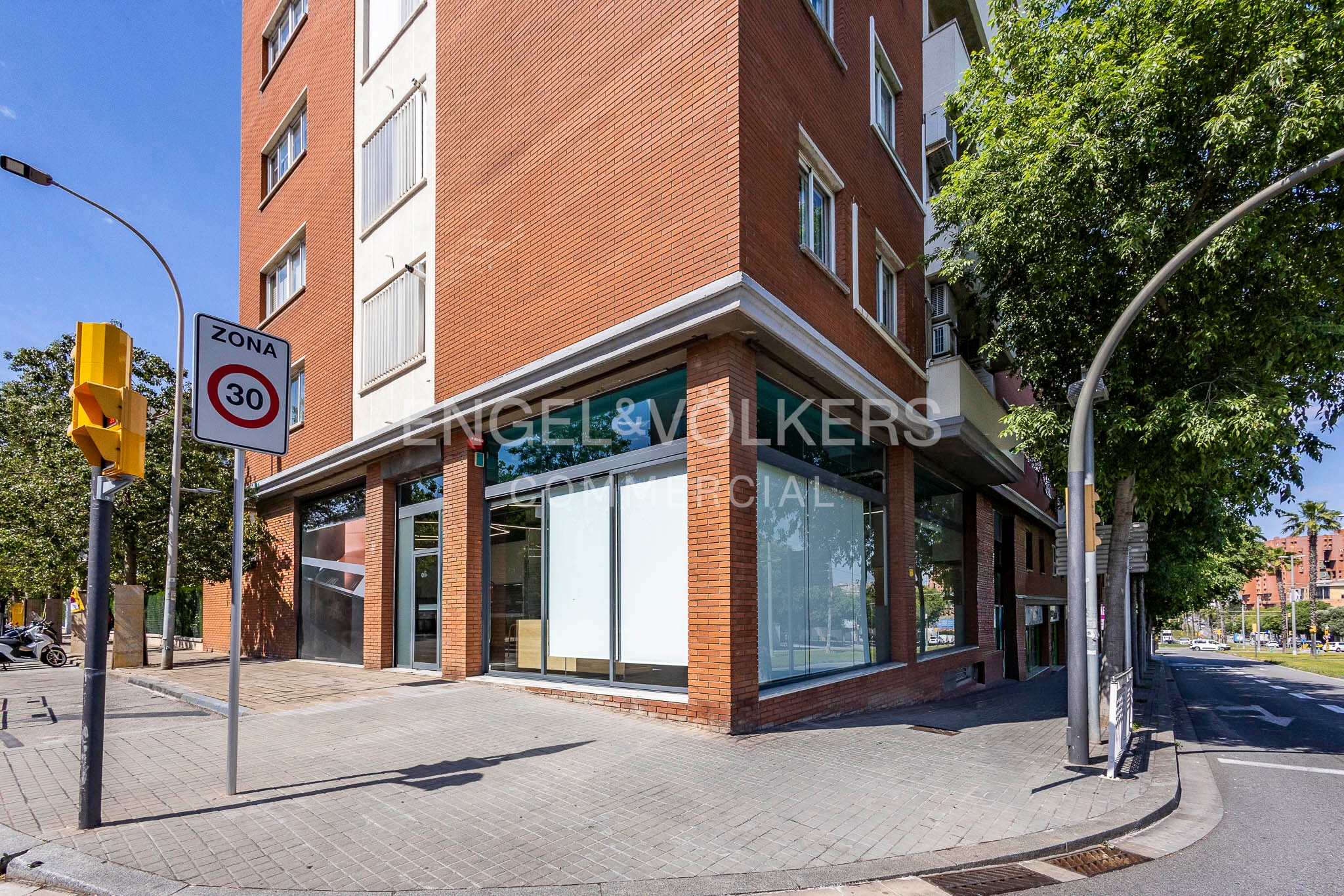 Edificio residencial en Sant Just Desvern, Barcelona en venta Foto del edificio- Imagen 1 de 3