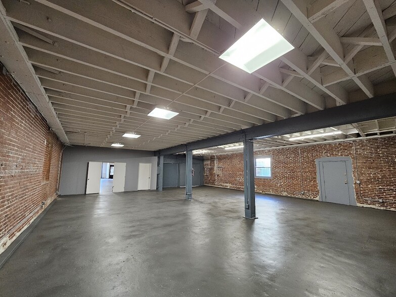 718 Gladys Ave, Los Angeles, CA en alquiler - Foto del interior - Imagen 3 de 35