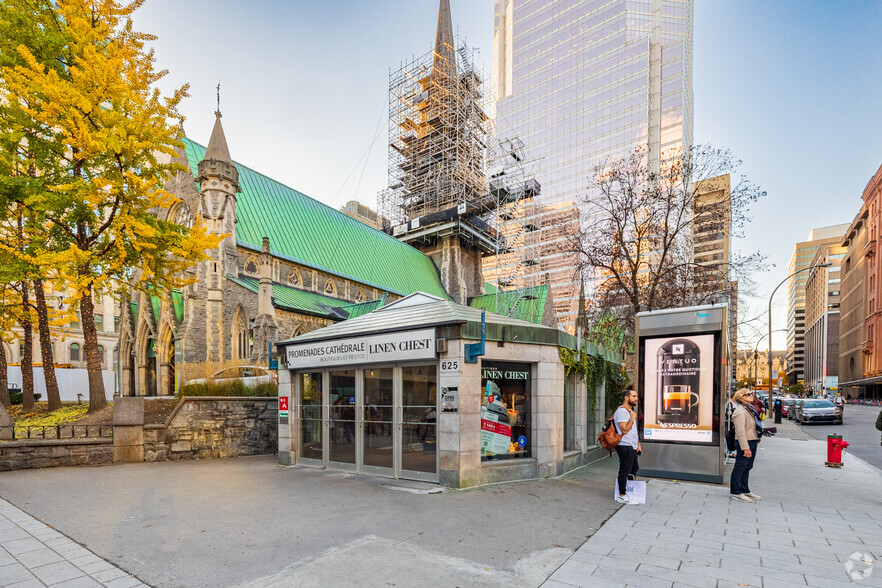 625 Rue Sainte-Catherine O, Montréal, QC en alquiler - Foto del edificio - Imagen 3 de 4