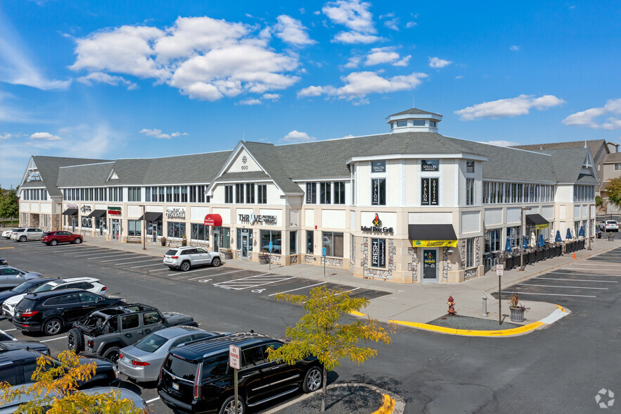 580-600 Market St, Chanhassen, MN en alquiler - Foto del edificio - Imagen 1 de 7