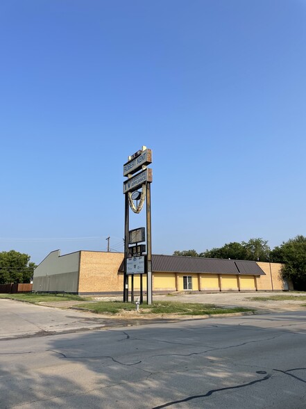 4944 James Ave, Fort Worth, TX en venta - Foto del edificio - Imagen 2 de 2