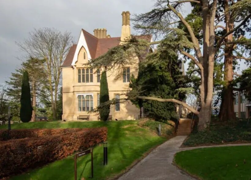 Evesham Road, Bishops Cleeve en alquiler - Foto del edificio - Imagen 1 de 4