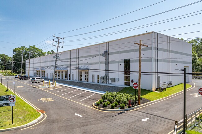 Más detalles de 17 Cpl Luigi Marciante Jr Memorial Dr, Jackson Township, NJ - Nave en alquiler