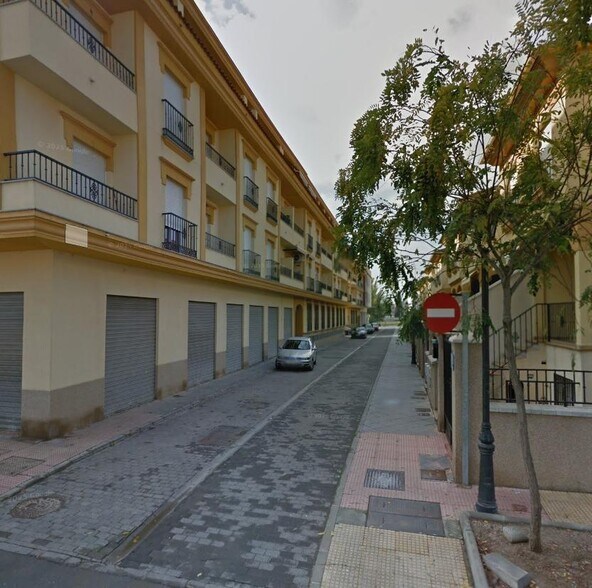Calle Médico Don Rafael Moreno Peregrín, 1, Atarfe, Granada en venta - Foto del edificio - Imagen 2 de 4