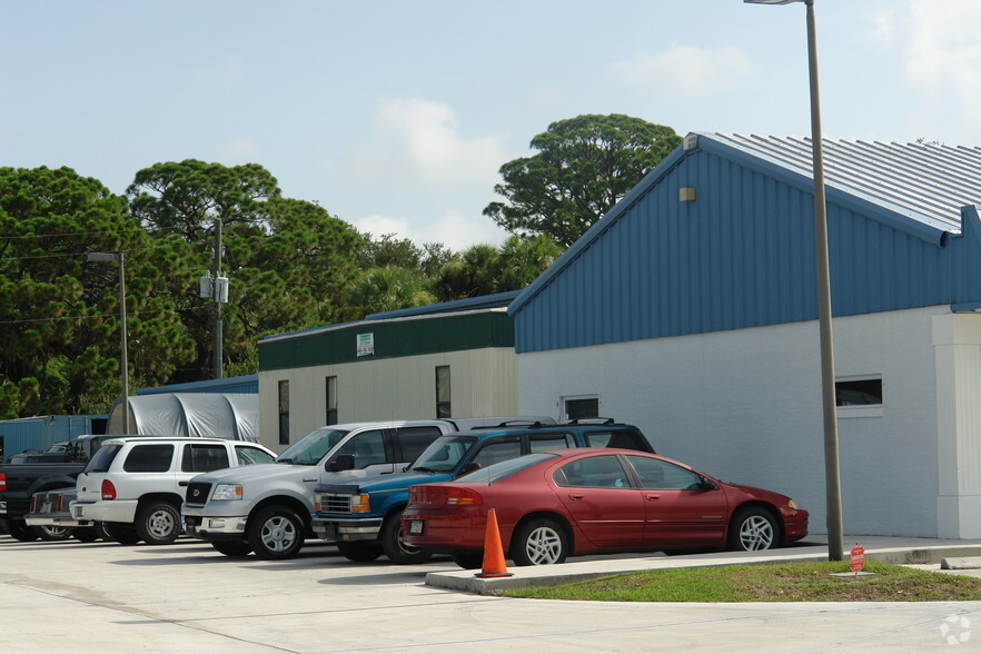 7300 Commercial Cir, Fort Pierce, FL en venta - Foto del edificio - Imagen 3 de 7