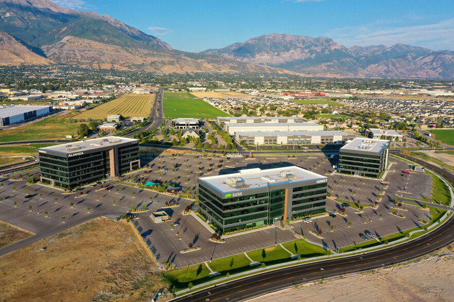 1333 S Valley Grove Way, Pleasant Grove, UT en alquiler - Foto del edificio - Imagen 3 de 30