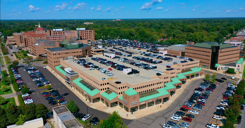 19521 Mack Ave, Grosse Pointe, MI en alquiler - Foto del edificio - Imagen 1 de 2