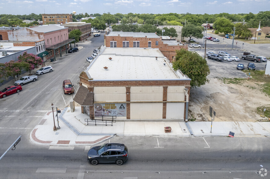 200 E Court St, Seguin, TX en venta - Foto del edificio - Imagen 3 de 33