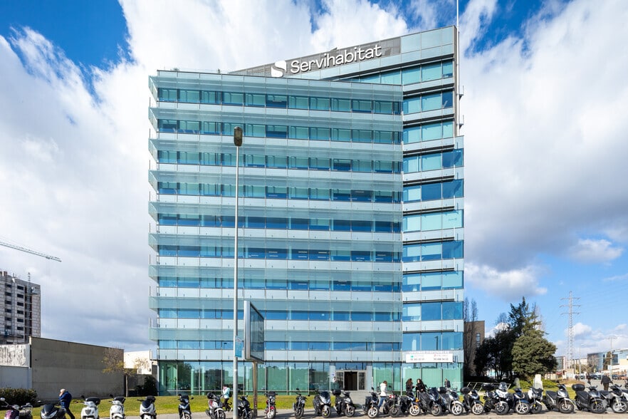 Carretera d'Esplugues, 225, Cornellà de Llobregat, Barcelona en alquiler - Foto del edificio - Imagen 1 de 7