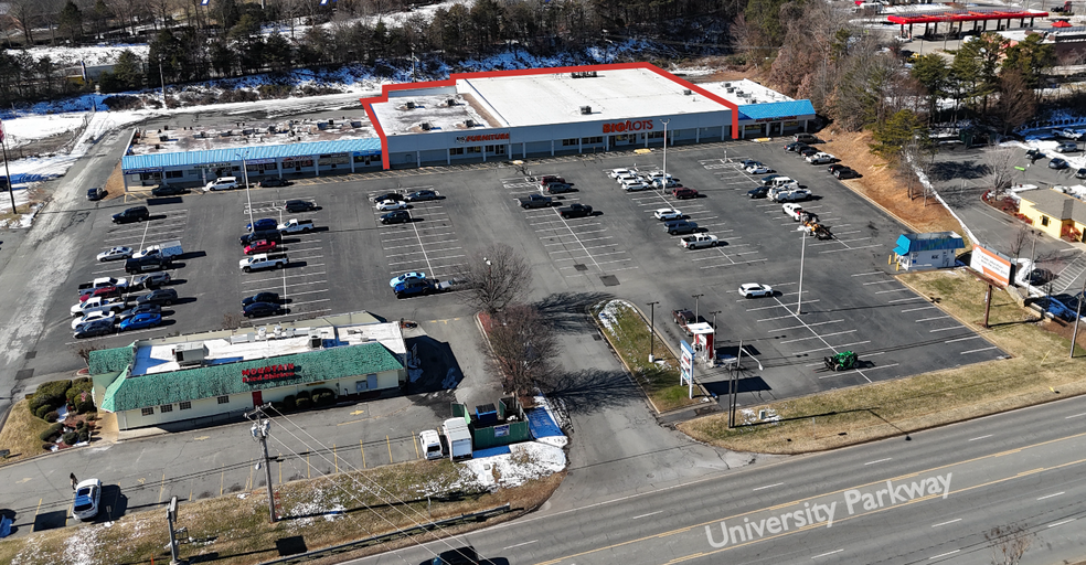 5952 University Pky, Winston-Salem, NC en alquiler - Foto del edificio - Imagen 2 de 2