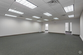 5940 W Touhy Ave, Niles, IL en alquiler Foto del interior- Imagen 1 de 4