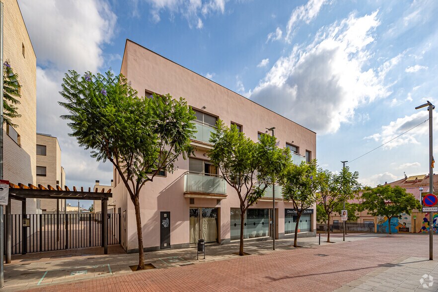 Edificio residencial en Santa Coloma de Cervelló, Barcelona en venta - Foto del edificio - Imagen 2 de 2