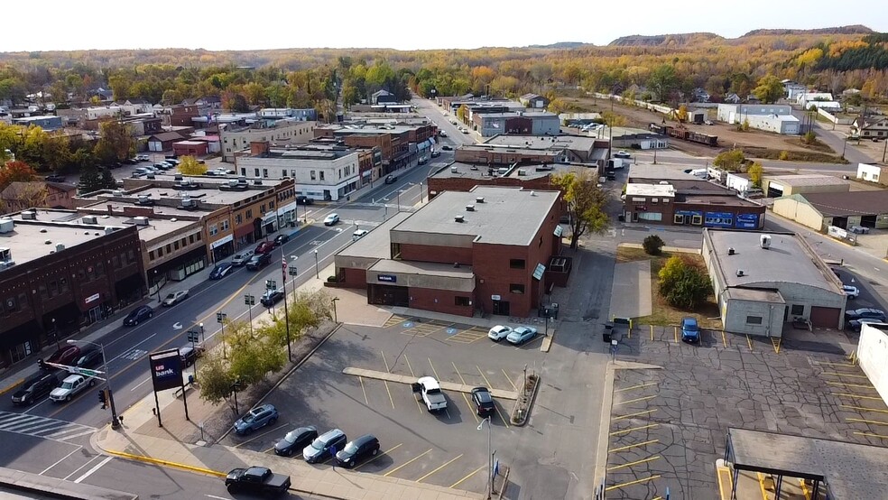 211 E Howard St, Hibbing, MN en alquiler - Foto del edificio - Imagen 2 de 8