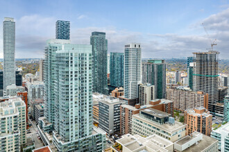 120 Eglinton Ave E, Toronto, ON - VISTA AÉREA  vista de mapa