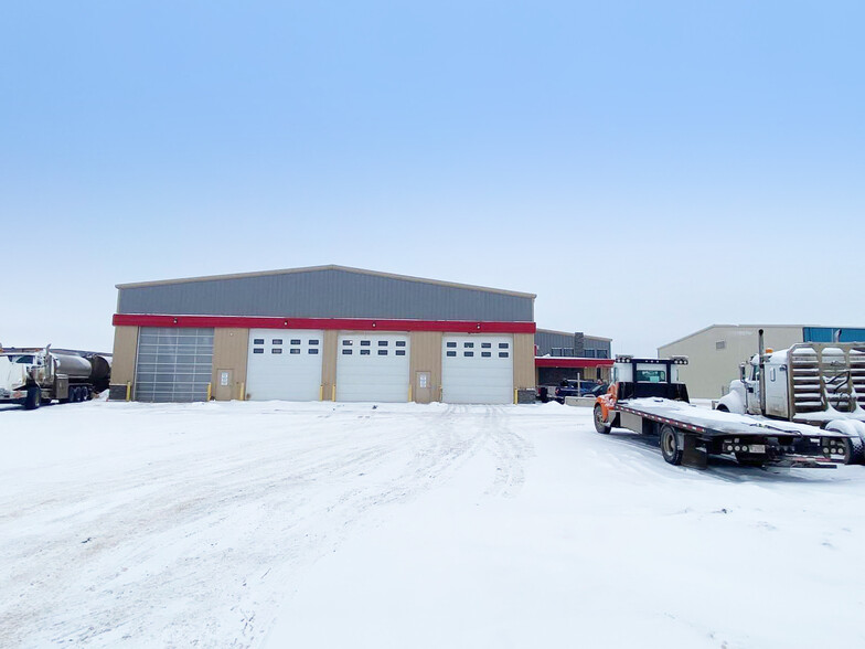 360 Falconer Cres, Fort McMurray, AB en alquiler - Foto del edificio - Imagen 2 de 4