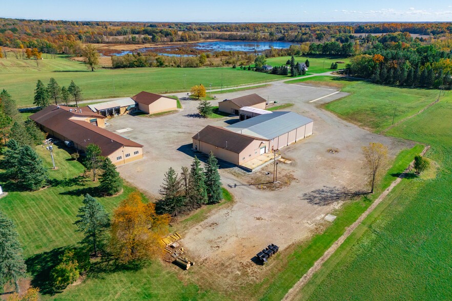 10464 Bryan Hwy, Onsted, MI en alquiler - Foto del edificio - Imagen 1 de 12